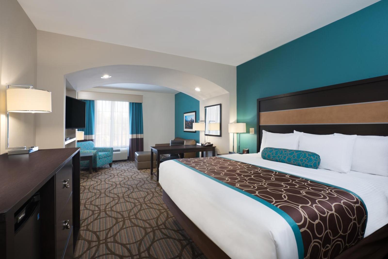 La Quinta Inn & Suites by Wyndham West Little Rock