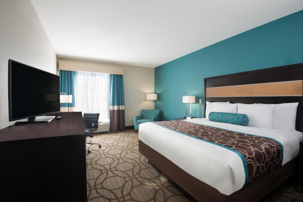 La Quinta Inn & Suites by Wyndham West Little Rock Main image