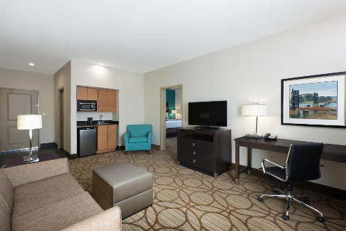 La Quinta Inn & Suites by Wyndham West Little Rock image 4